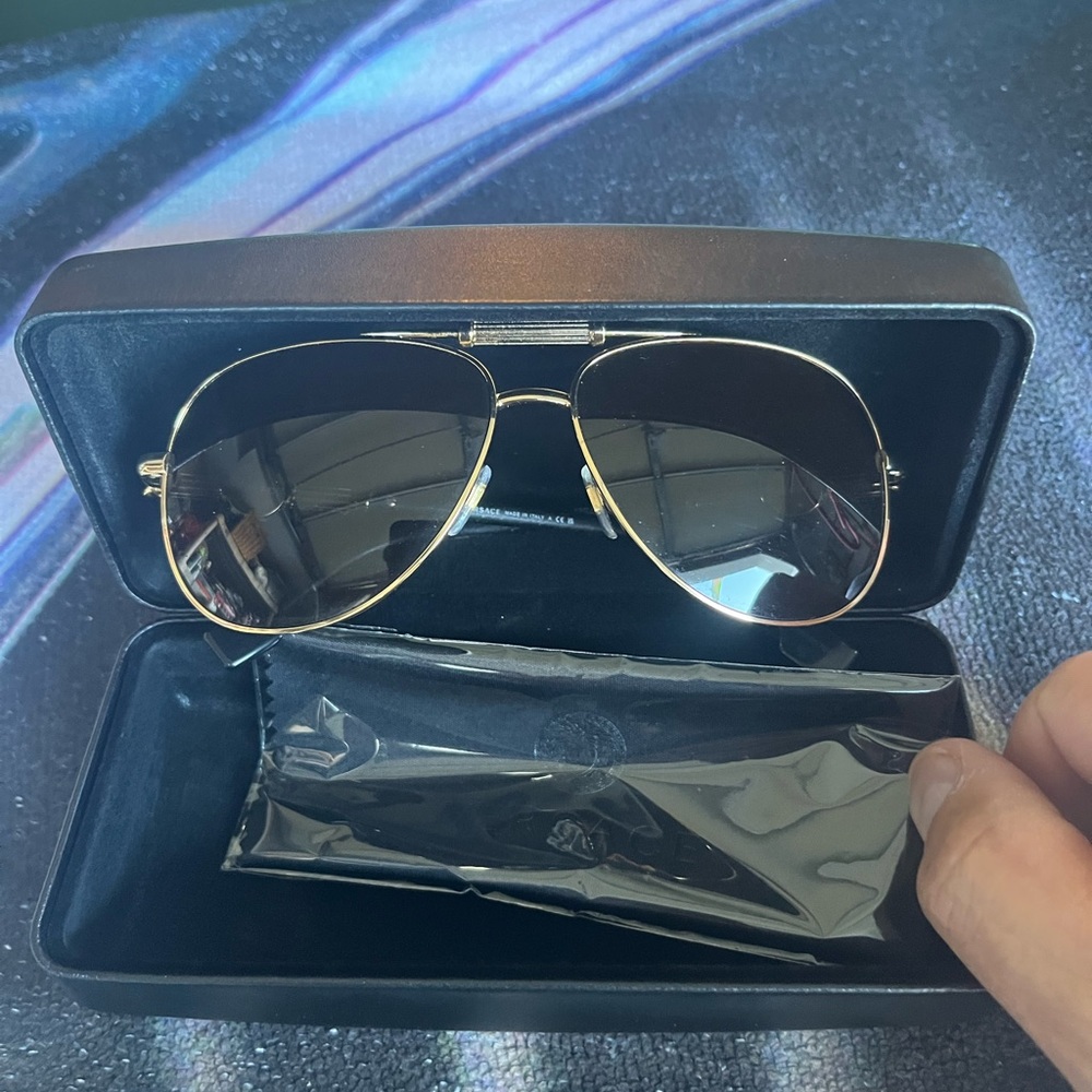 Versace brand new sunglasses 53 MM! Beautifully crafted in Italian fashion - Picture 2 of 13